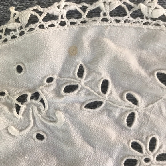 Two crochet doilies - Picture 3 of 7